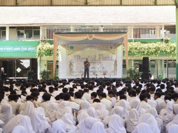 Semarak Maulid Nabi di SMALISKA: Meneladani Akhlak Mulia Rasulullah