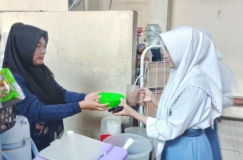 Kantin SMALISKA Mulai Kurangi Plastik Sekali Pakai, Siswa Dibiasakan Bawa Tumbler dan Tepak Makan